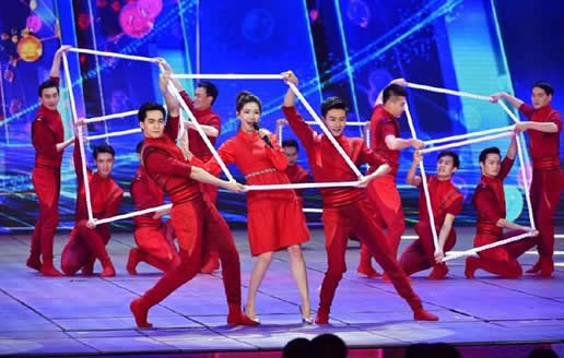 江疏影亮相央视春晚：江疏影春晚节目