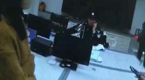 女司机手撕罚单原因曝光:详情过程是怎么回事 女司机手撕罚单原因曝光:详情过程是怎么回事