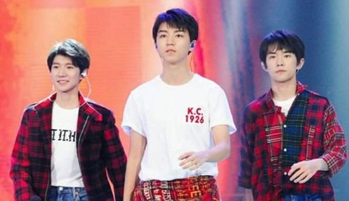 王俊凯被摸腰事件全过程:揭晓谁摸了王俊凯的腰 王俊凯被摸腰事件全过程:揭晓谁摸了王俊凯的腰