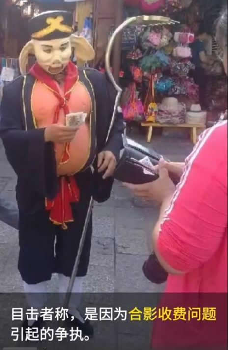 悟空八戒游客互殴:详情过程警察介入都被抓走了 悟空八戒游客互殴:详情过程警察介入都被抓走了