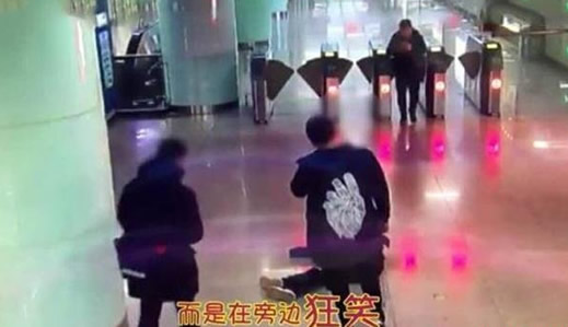 男子醉酒好友自拍什么情况:具体详情及画面过程 男子醉酒好友自拍什么情况:具体详情及画面过程