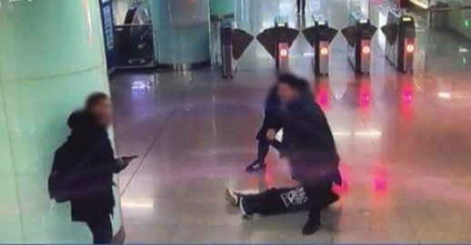 男子醉酒好友自拍什么情况:具体详情及画面过程 男子醉酒好友自拍什么情况:具体详情及画面过程