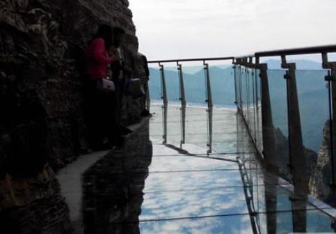 空中玻璃走廊：盘点空中玻璃走廊景点（胆小勿看）