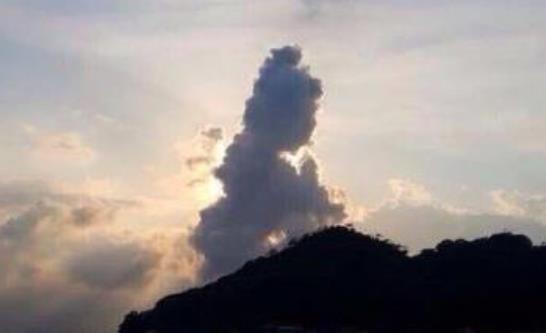 天空出现如来佛祖图片是真的吗（奇异景象）