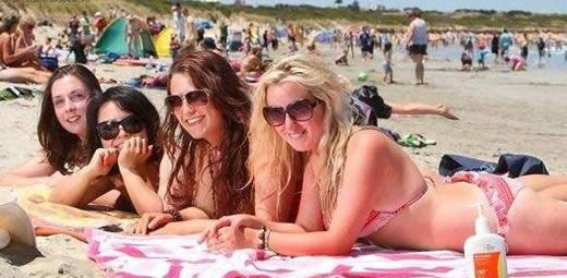 世界十大天体浴场介绍：海滩浴场妇女天体图片欣赏