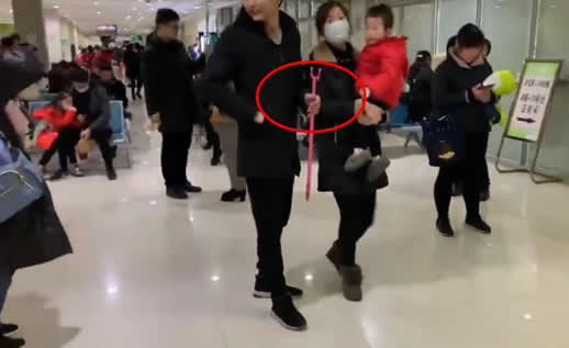 挑衣杆成输液神器是怎么回事：挑衣杆成输液神器画面