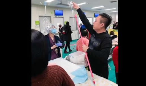 挑衣杆成输液神器是怎么回事：挑衣杆成输液神器画面