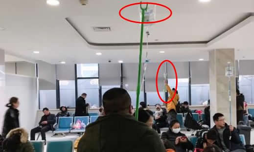 挑衣杆成输液神器是怎么回事：挑衣杆成输液神器画面