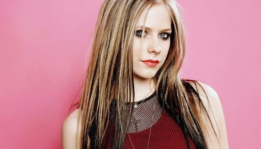 艾薇儿麻辣鸡新歌专辑：艾薇儿麻辣鸡合作晒封面美图