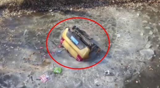 夫妻开车翻进河是什么情况:夫妻开车翻进河现场画面 夫妻开车翻进河是什么情况:夫妻开车翻进河现场画面