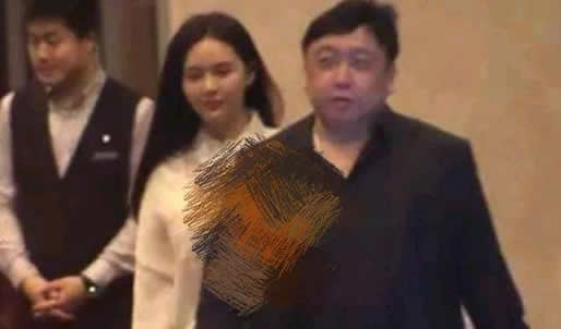 王晶被曝带嫩妹过夜详情过程:疑是嫩妹身份曝光 王晶被曝带嫩妹过夜详情过程:疑是嫩妹身份曝光