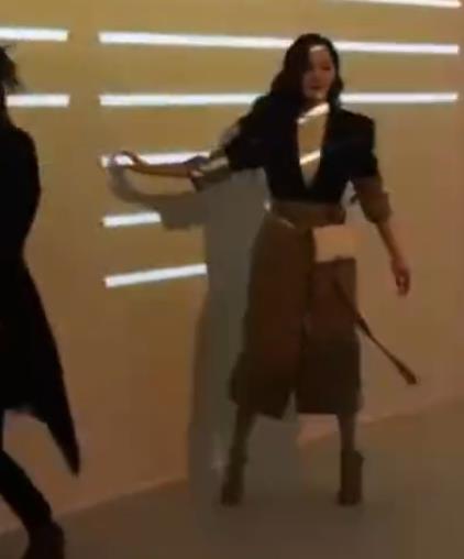 杨幂秀可爱舞姿：久违的可爱舞姿