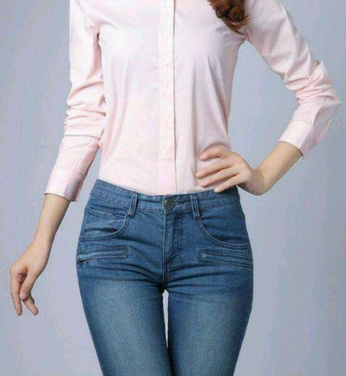 日常穿搭简单牛仔裤：凸显修长迷人美腿（图）