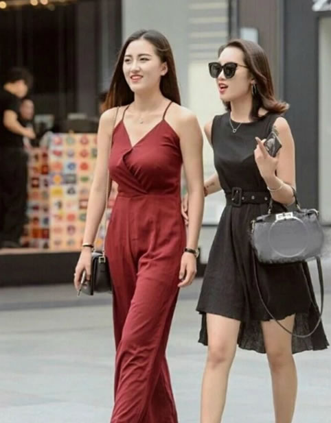 普通美女生活照20张：这些美女都很潮很时尚（图）