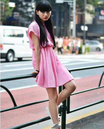 普通美女生活照20张：这些美女都很潮很时尚（图）