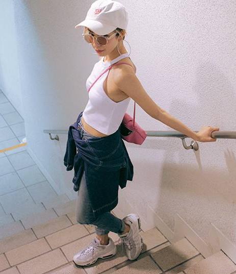 普通美女生活照20张：这些美女都很潮很时尚（图）