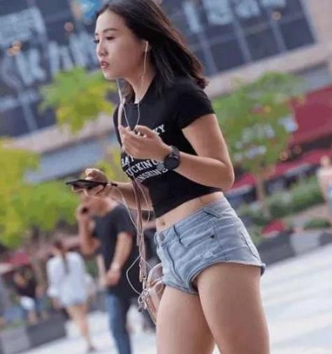 普通美女生活照20张：这些美女都很潮很时尚（图）