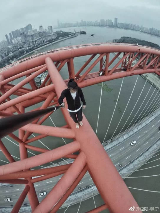 极限咏宁怎么身亡的：不幸失手坠亡资料图片成回忆