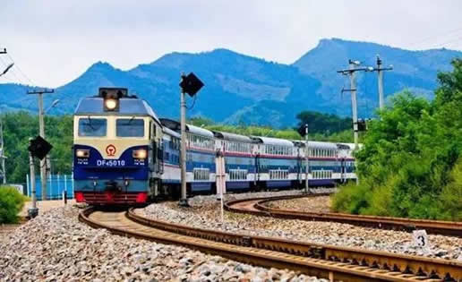 双层高铁动车曝光：350公里时速模型样子图