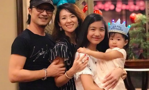 章子怡汪峰遛狗照片曝光:甜蜜说笑(揭2人恋爱经历) 章子怡汪峰遛狗照片曝光:甜蜜说笑(揭2人恋爱经历)