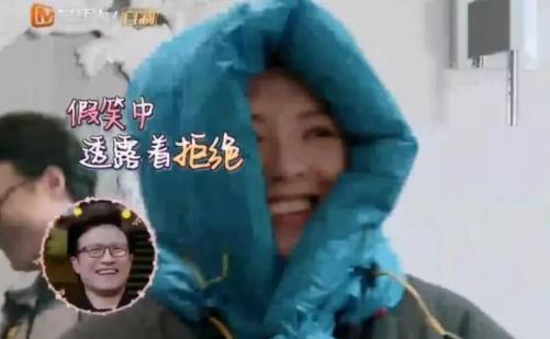 章子怡连体羽绒服试穿画面:章子怡疑惑该怎么上厕所 章子怡连体羽绒服试穿画面:章子怡疑惑该怎么上厕所