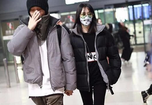 郑爽张恒穿情侣装出街：幸福亲密照曝光这才是爱情