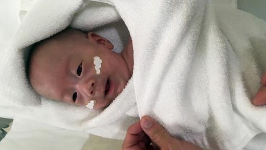 出生268克被称世界最小男婴:令人惊呆的体重现已平安 出生268克被称世界最小男婴:令人惊呆的体重现已平安