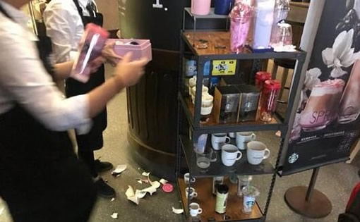 星巴克猫爪杯遭抢怎么回事:凌晨排队还动手打了起来 星巴克猫爪杯遭抢怎么回事:凌晨排队还动手打了起来