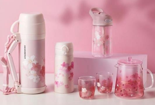 星巴克猫爪杯遭抢怎么回事：凌晨排队还动手打了起来