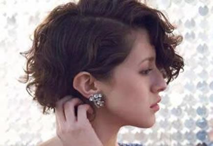 大饼脸适合什么发型：大饼脸女生发型欣赏