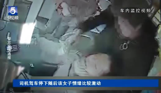 女乘客丝巾勒司机怎么回事：真相视频画面曝光令人气愤
