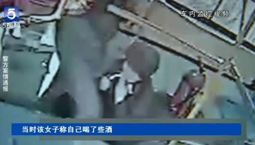 女乘客丝巾勒司机怎么回事：真相视频画面曝光令人气愤