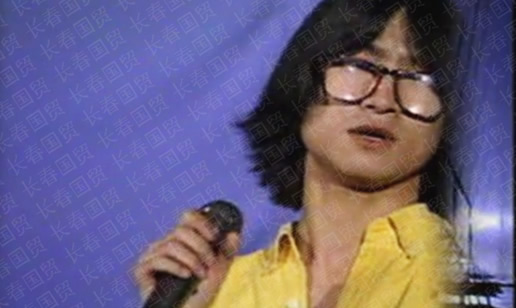 汪峰23岁青涩旧照青涩帅气:宽松上衣搭配黑色皮裤(图) 汪峰23岁青涩旧照青涩帅气:宽松上衣搭配黑色皮裤(图)