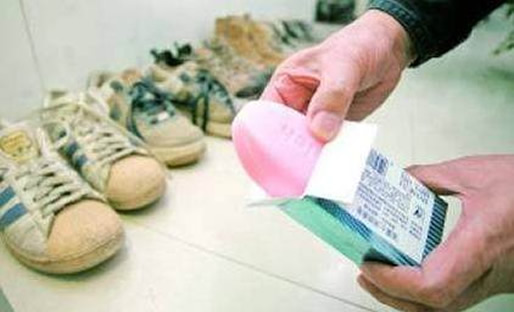 三招跟鞋柜发臭说再见(处理鞋柜异味的妙招) 三招跟鞋柜发臭说再见(处理鞋柜异味的妙招)