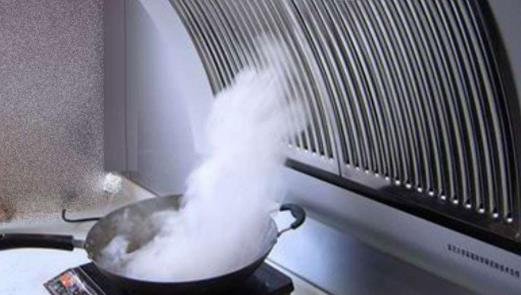 四招远离厨房油烟：教你正确使用和保养油烟机