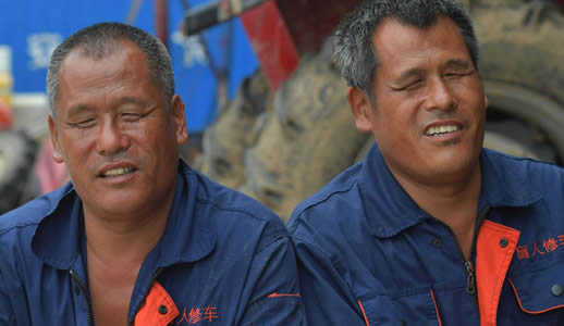 盲人摸成修车高手什么情况：耳听诊手把脉令人佩服