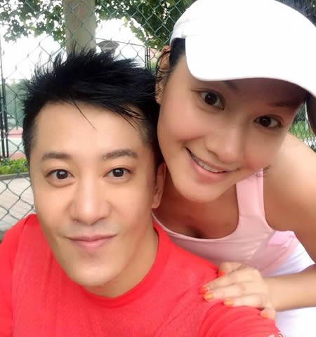 50岁毛宁近照被赞帅气小伙子：毛宁妻子曝光原来是她