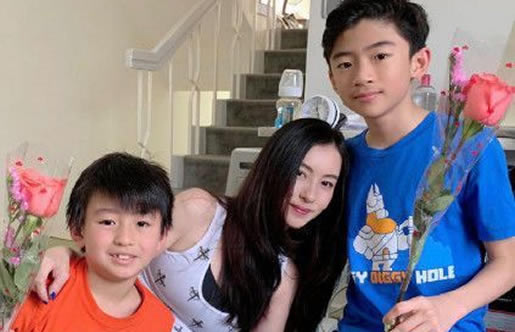 张柏芝大儿子身高照片曝光:帅气小伙子似年轻时的谢霆锋 张柏芝大儿子身高照片曝光:帅气小伙子似年轻时的谢霆锋