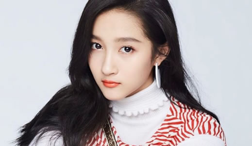 关晓彤班级合影照来袭:一张新学期合照养眼且高颜值 关晓彤班级合影照来袭:一张新学期合照养眼且高颜值