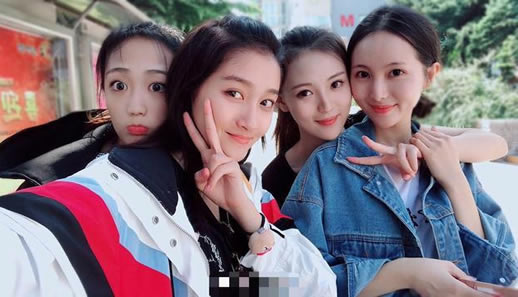 关晓彤班级合影照来袭:一张新学期合照养眼且高颜值 关晓彤班级合影照来袭:一张新学期合照养眼且高颜值