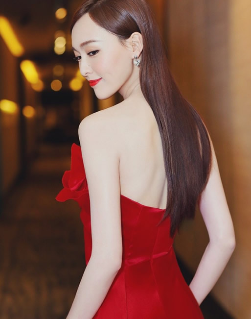 时尚的女明星露背礼服：十大明星性感撩人露背礼服