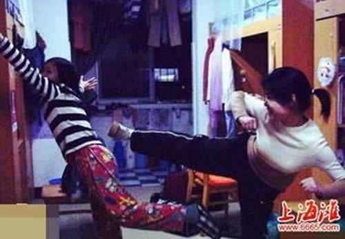 女生宿舍的秘密图片：美好的时刻欢乐无拘无束（图）