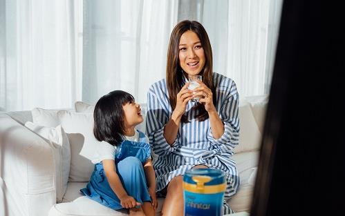 华裔小姐钟嘉欣倾情出演美赞臣Enfinitas 3段电视广告