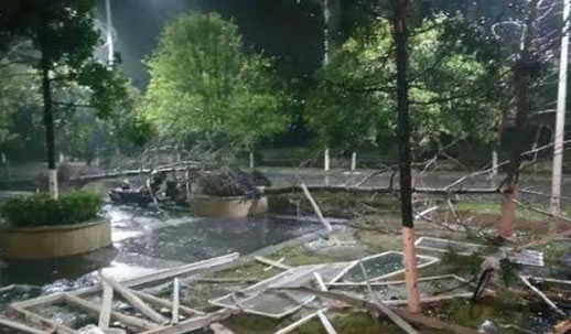 桂林罕见17级大风什么情况：画面曝光太罕见了