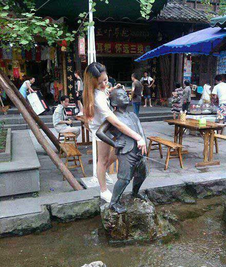 小姐姐，你的节操都顺着水流走了吗