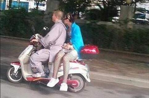 大妹子，今天我就带你去我们庙里开开光