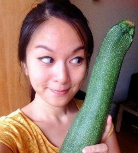 看表情妹子对男朋友很满意