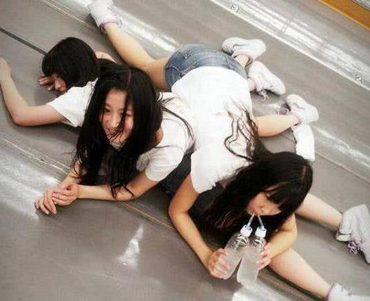 小姐姐在玩什么？加我一个吧！