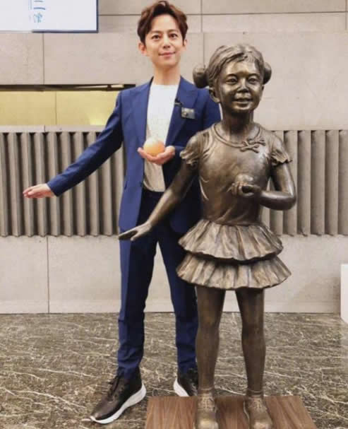 何炅再与雕像撞脸什么情况:详情始末这就是真相 何炅再与雕像撞脸什么情况:详情始末这就是真相