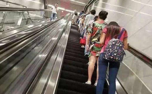 地铁叫停左行右立什么情况：左行右立你怎么看待